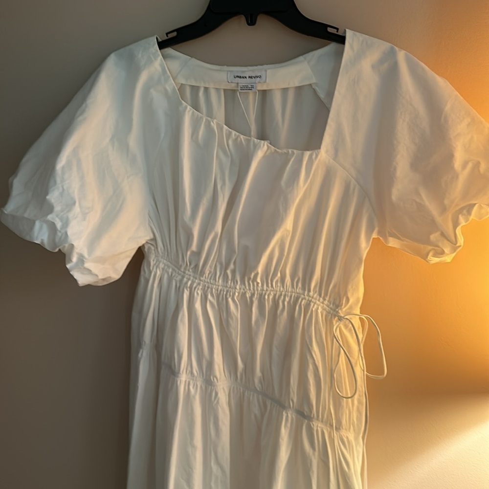 Summery puffed-sleeved white cotton dress. NWT. Urban Revivo, never worn!